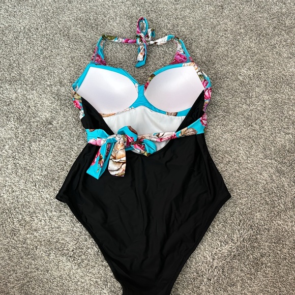 Pair of Cupshe One Piece Swimsuits (NWOT) - Picture 12 of 14